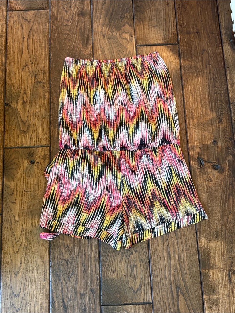 Vibrant Multicolor Strapless Romper with Pockets - Picture 2 of 2